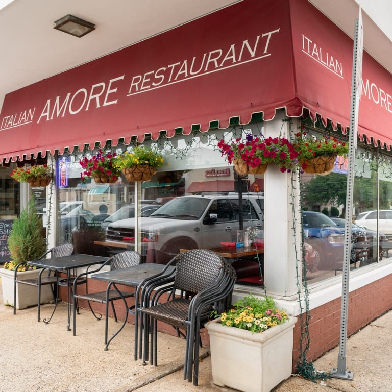 Welcome to Amore’s Italian Restaurant
